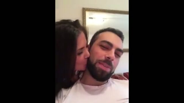 Fena vücudlu hatunu canlı yayında sikiyor